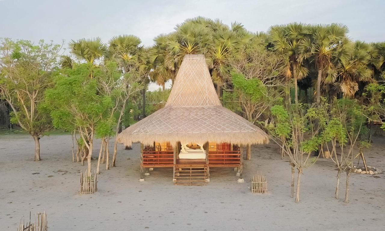 Costa Beach Resort & Club Waingapu Bagian luar foto
