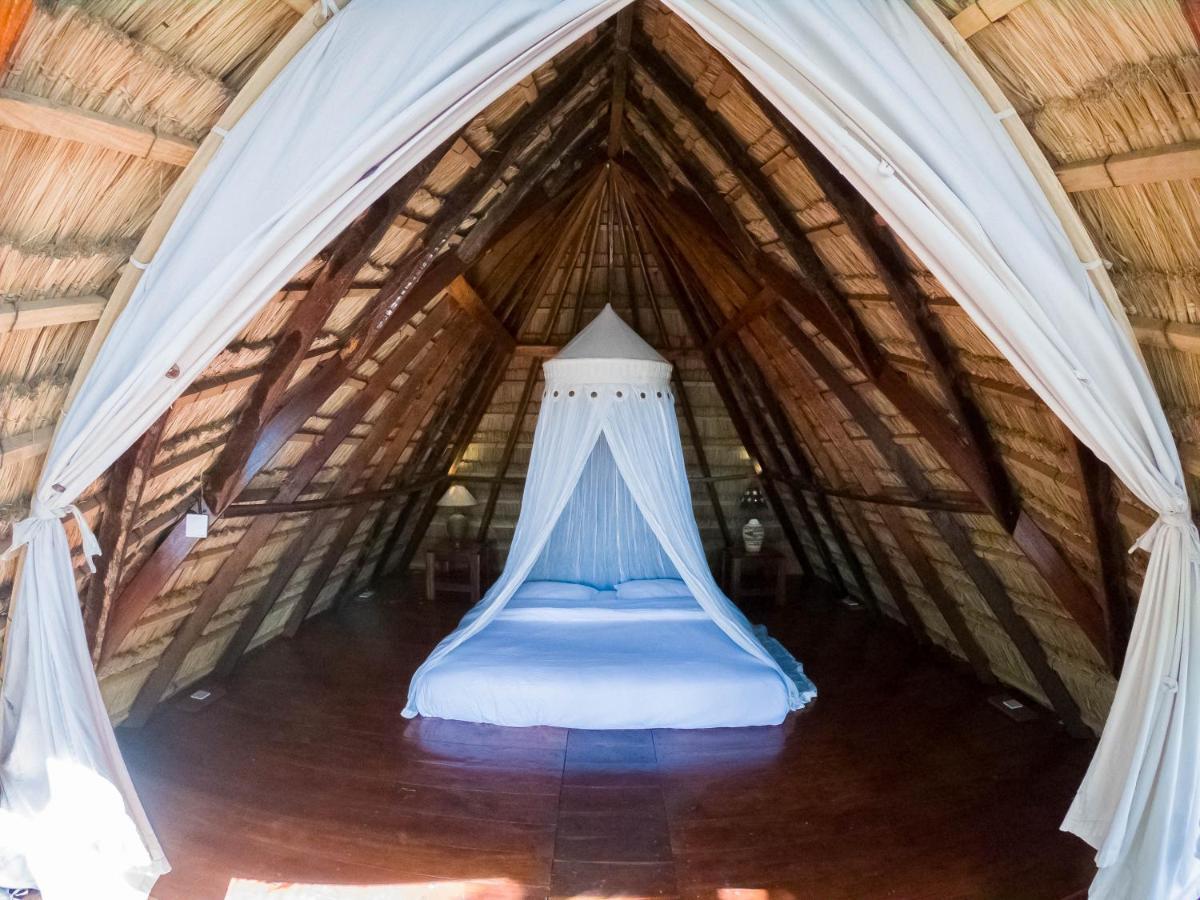 Costa Beach Resort & Club Waingapu Bagian luar foto