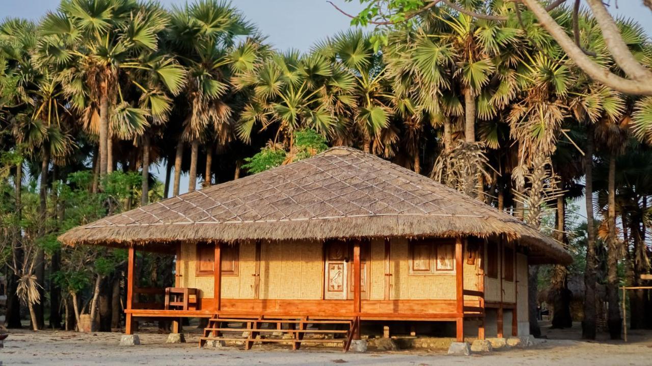 Costa Beach Resort & Club Waingapu Bagian luar foto